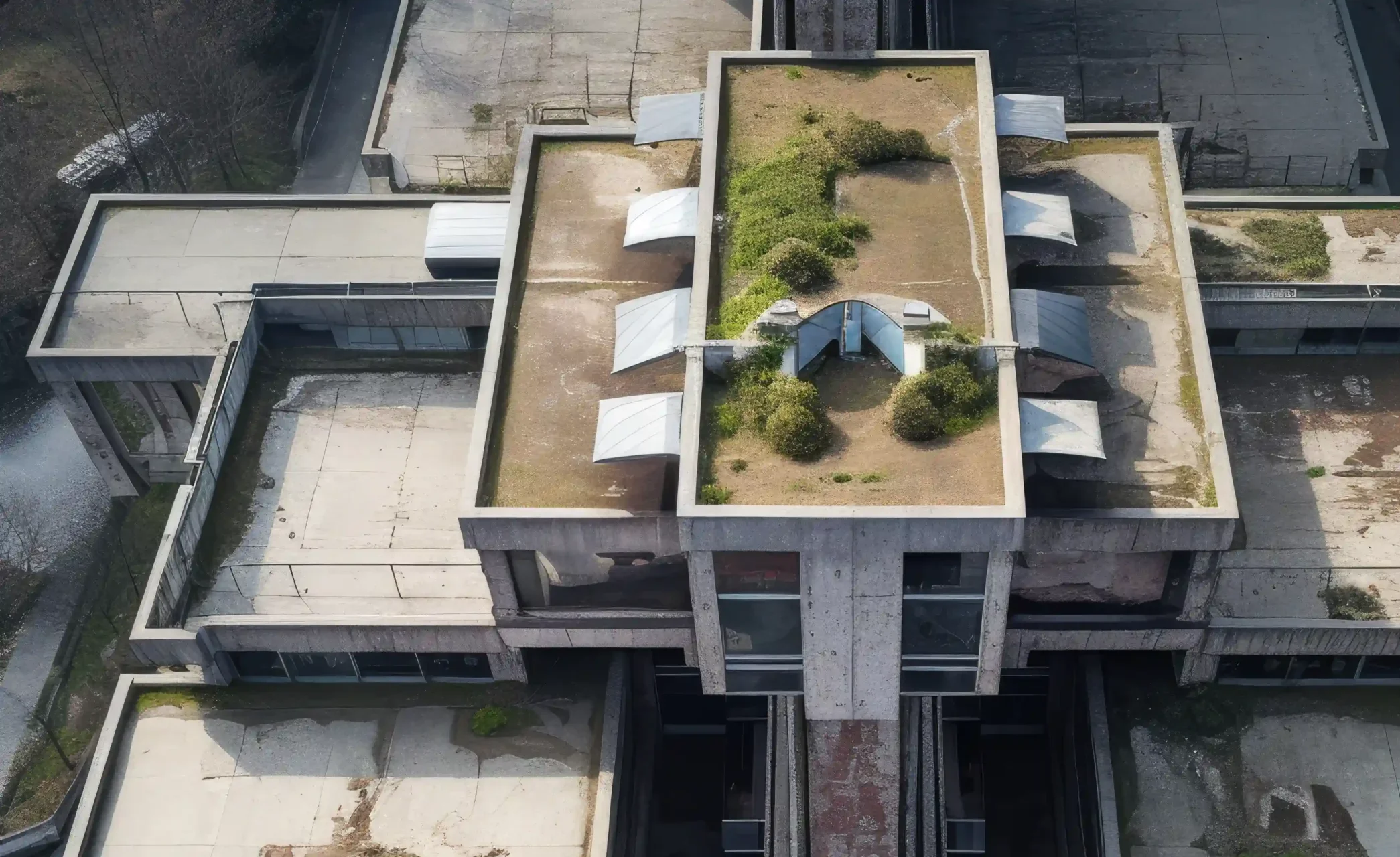 Vista aérea de cubiertas y terrazas de un edificio